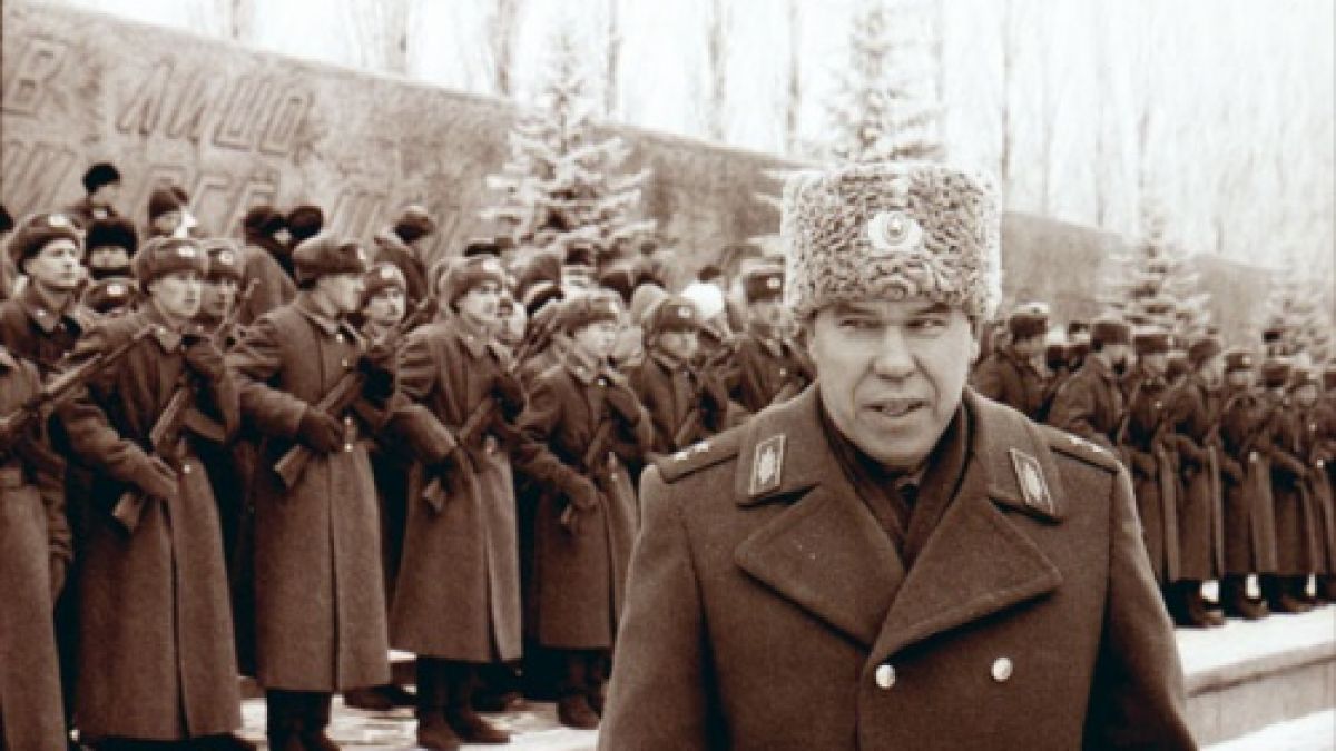На днешния ден Борис Елцин трябвало да бъде свален с военен преврат