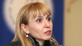 Сертификатът за COVID ваксина да стане безплатен иска Диана Ковачева