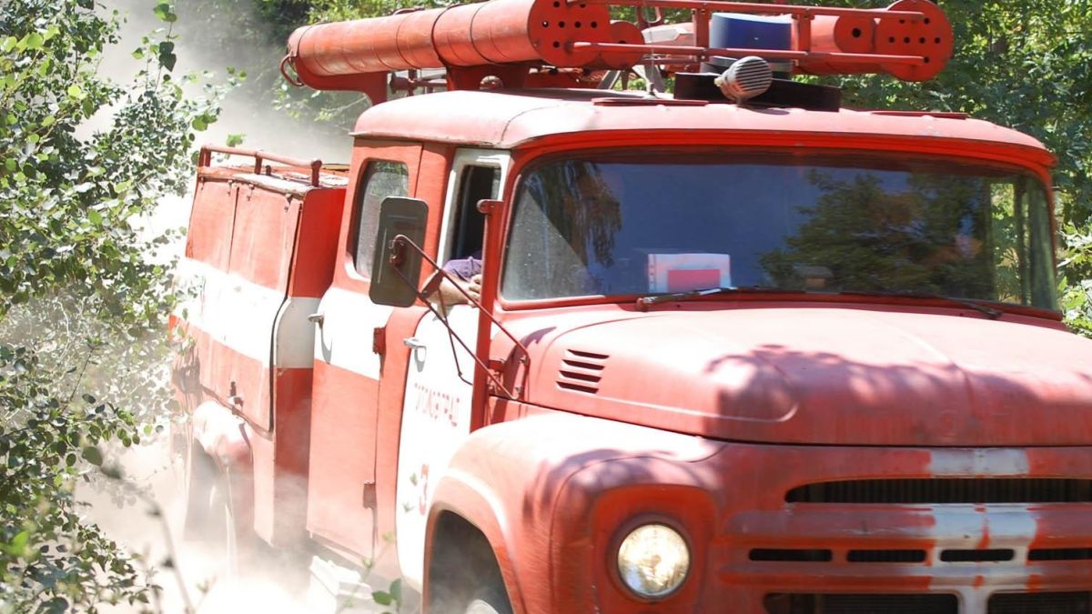 Пожари бушуват на 1200 дка