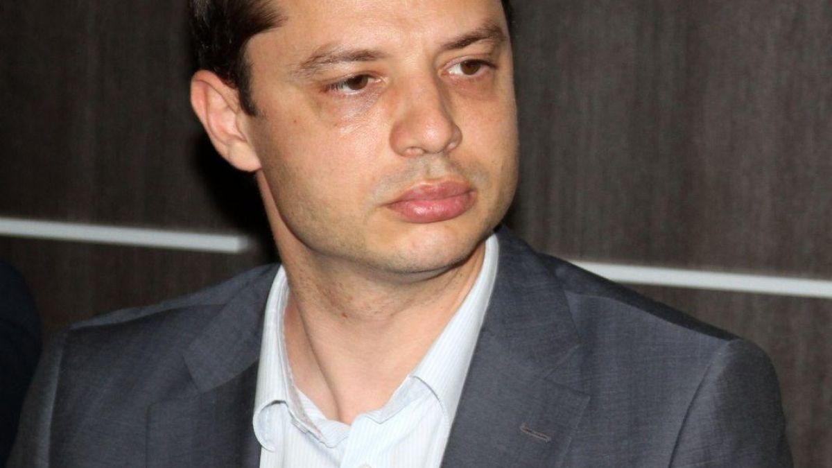Делян Добрев: Рано е за оценка на замразените цени