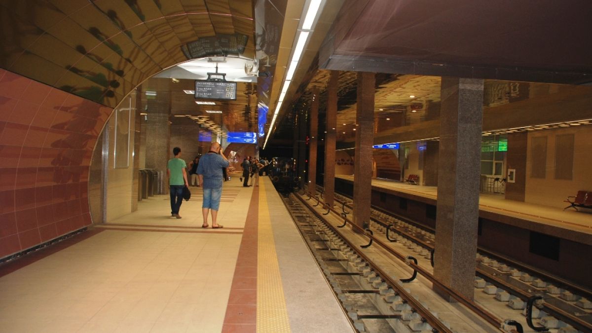 Пиян райтър опита да нашари метрото посред нощ