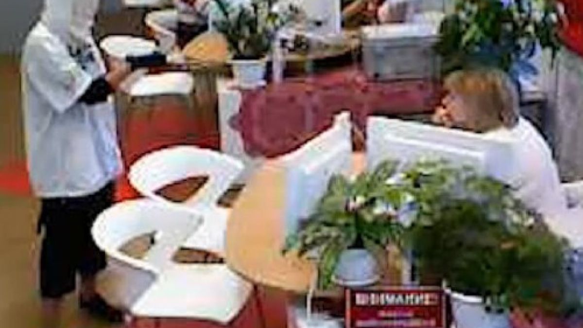 14-годишна се опита да ограби банка с нож (ВИДЕО)