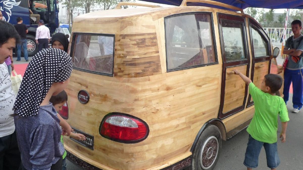 Китайци измайсториха дървен SUV на ток за $ 47 000