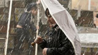 Утре студ, вятър и дъжд с гръмотевици