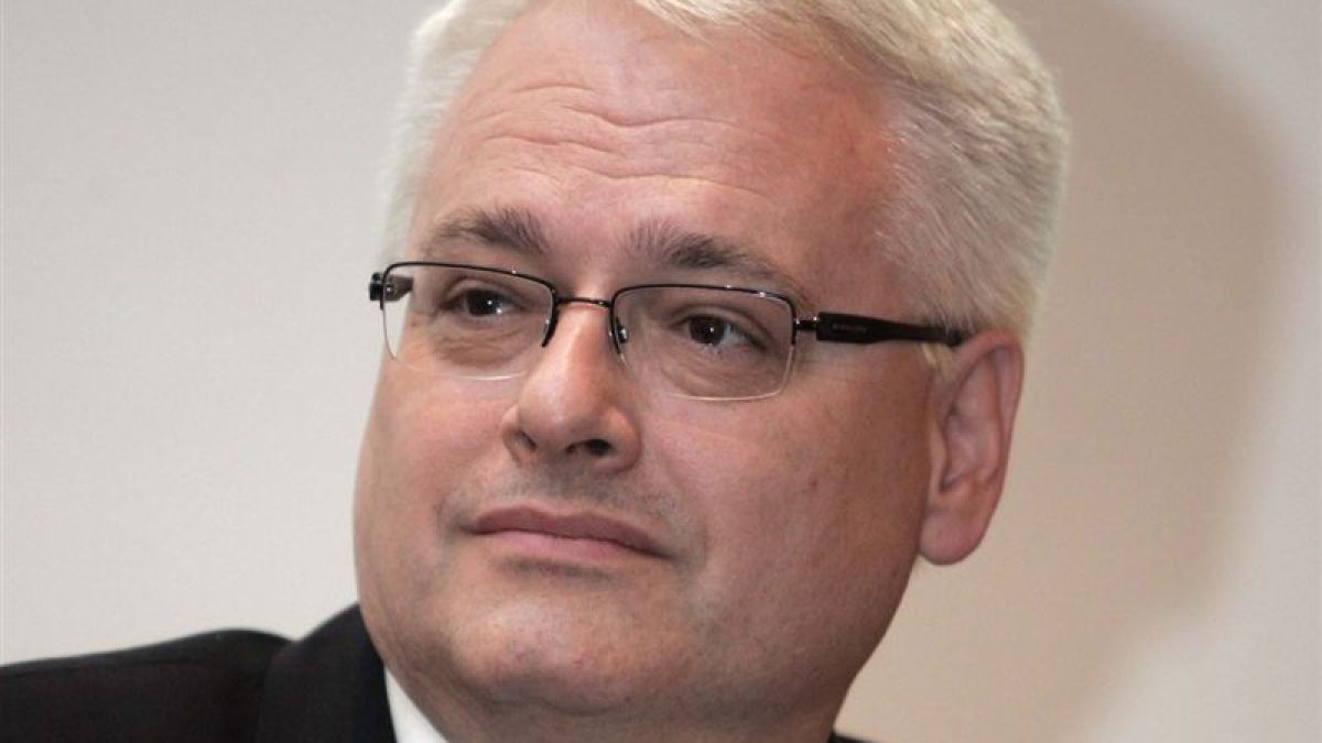 Асансьор с харватския президент заседна за 30 мин