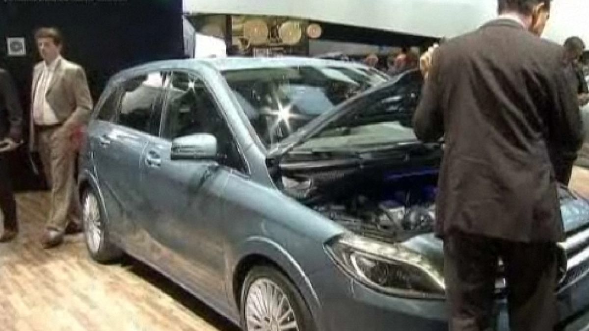 Автосалонът в Париж : повече икономика, по –малко автомобили