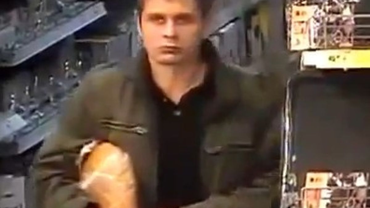 Трима убити след стрелба в мол (ВИДЕО)