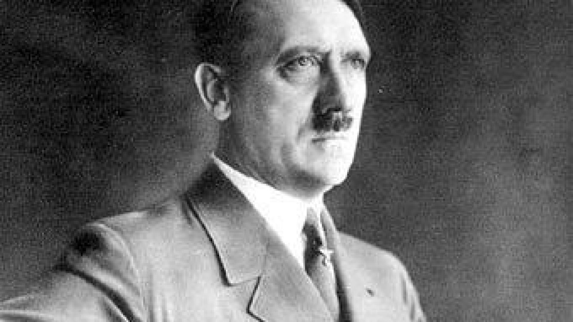 Ето кой се къса да чете "Моята борба" на Хитлер в наши дни