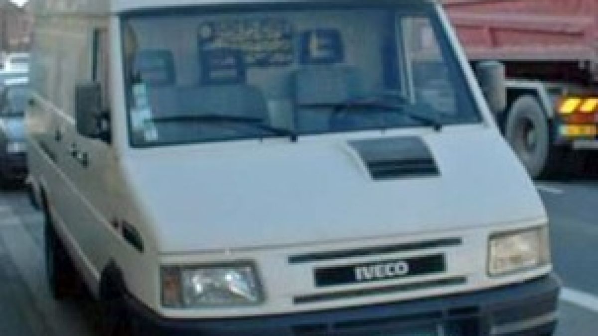 Бус прегази собственика си в пернишко село