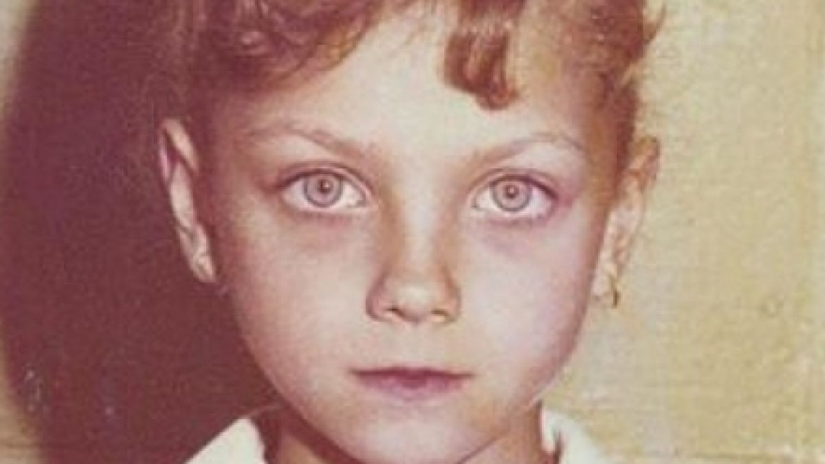 Вижте Емануела като дете