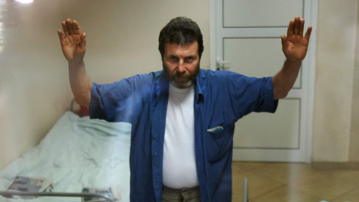 Само в "ШОУ" и БЛИЦ: В репортаж от 2-ра психиатрия нападателят на Цветанов признава - "Зет съм на Сашо Диков" 