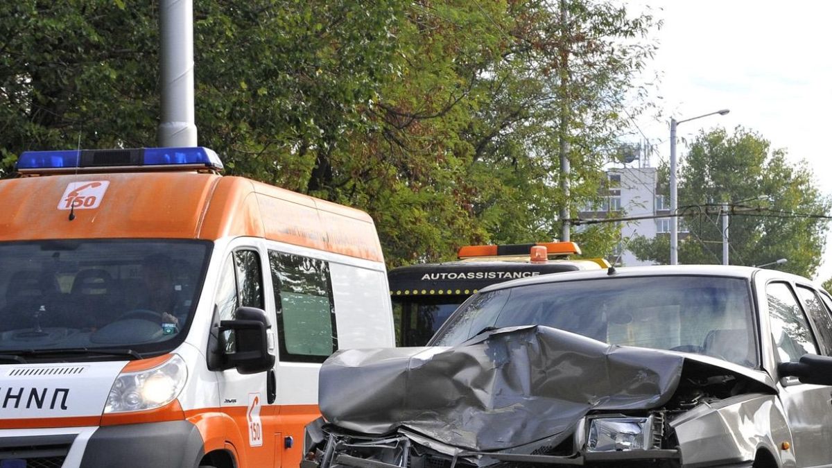 23-годишен навлезе в насрещното, нацели автобус и умря 