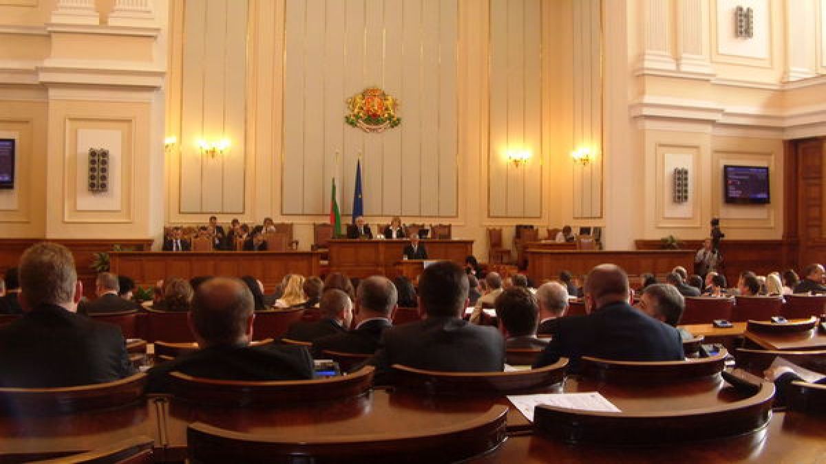 Законът за десятъка мина на първо четене
