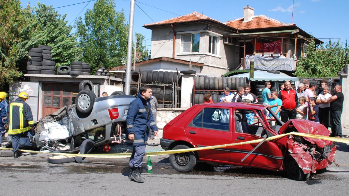 Зверска катастрофа в Хасково, пострадаха две деца
