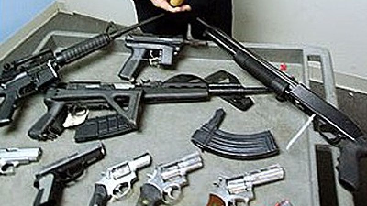 Задържаха бургазлия с боен арсенал