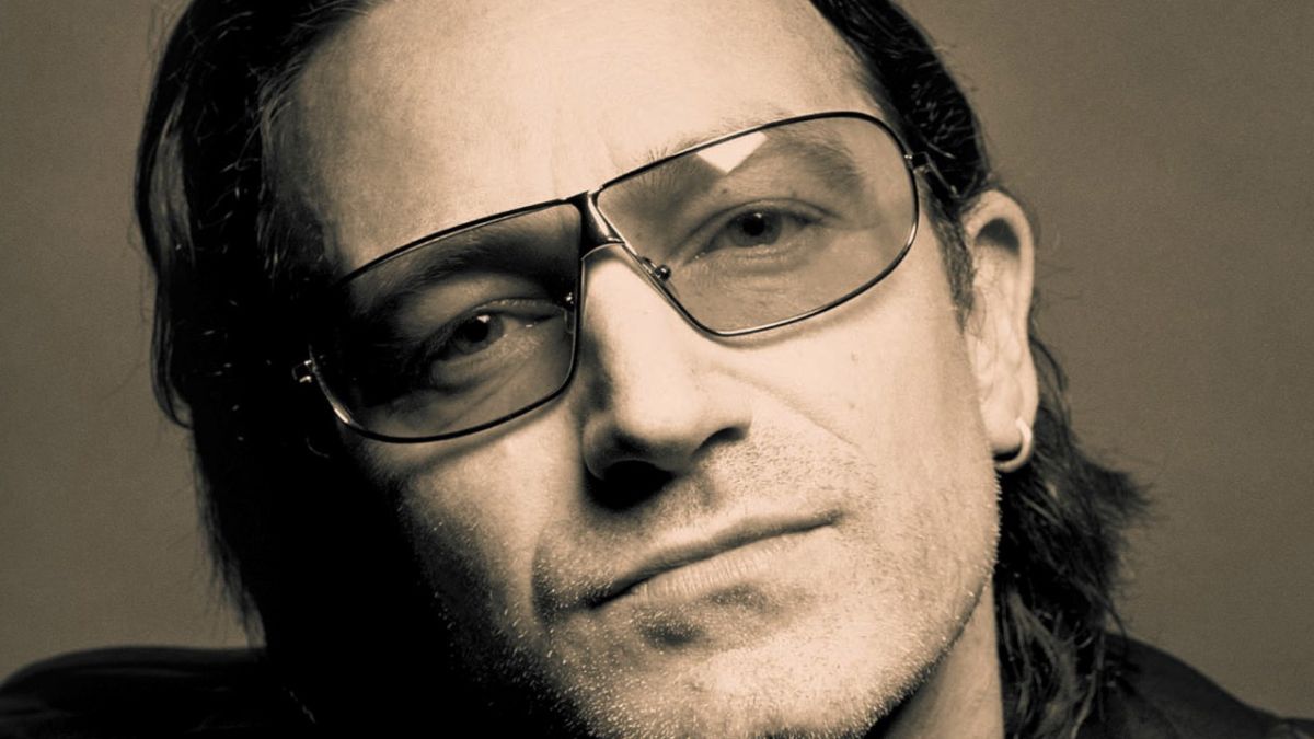 U2 свирят на олимпийския стадион в Истанбул