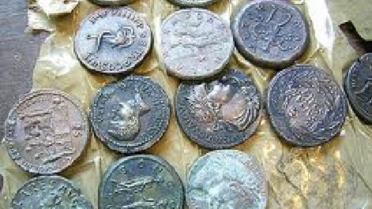 Шофьор спипан с императорски монети и накити 