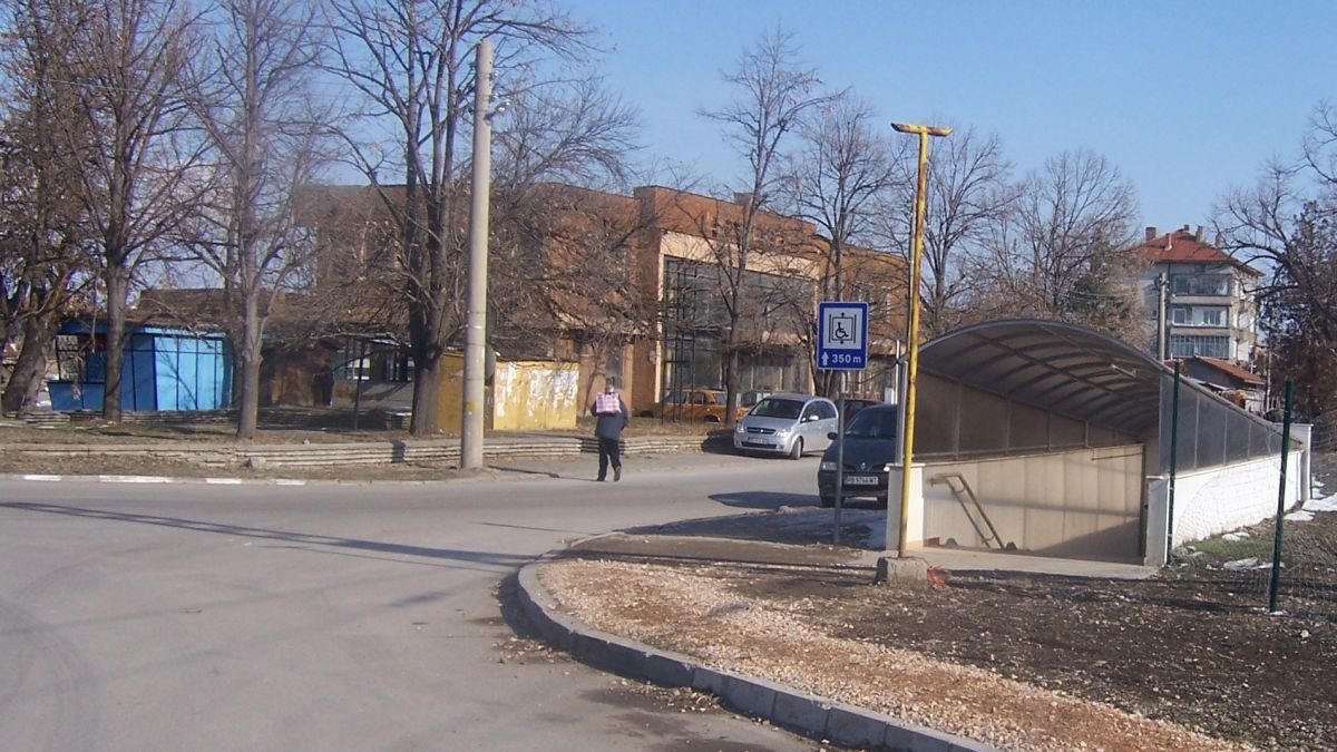 Майка заряза двете си деца на автогара