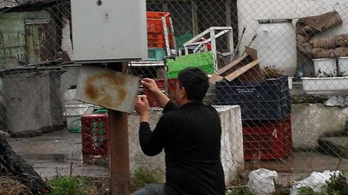 Бургазлия стреля по крадци на жици, оставили го без ток