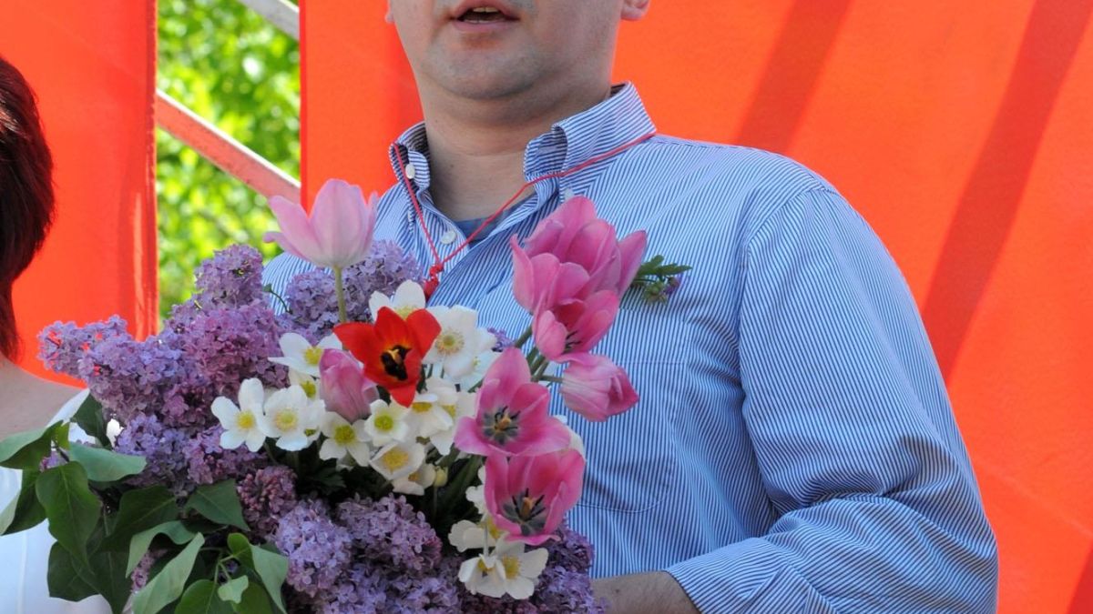 Станишев остана без пари за домати, дават му заем