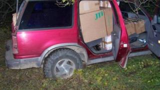 Граничари спряха с шипове и патрони натъпкан джип с цигари