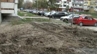 Варненска улица заприлича на бойно поле след ВиК авария