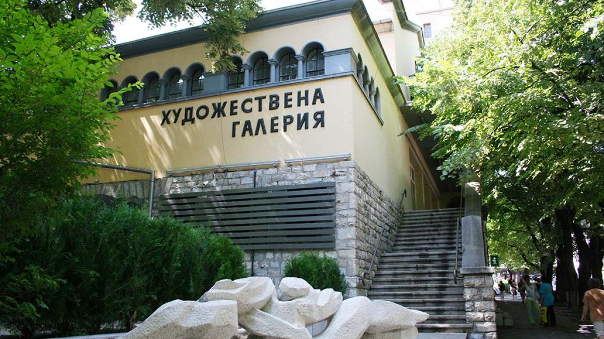 120 художника от 9 държави допуснати до изложба на третото Балканско квадринале на живописта