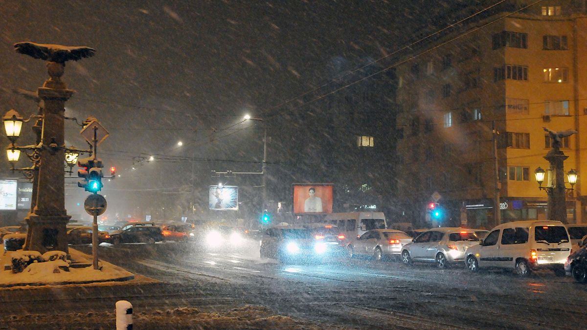 Виелица в София, 100 коли чистят улиците 
