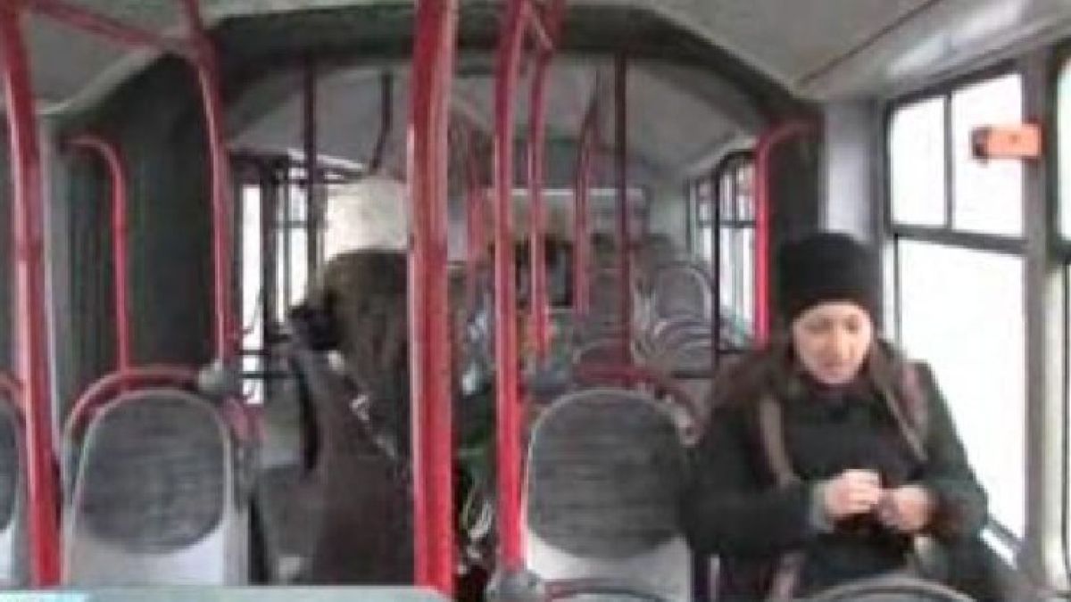 Зъбите ни тракат при 11 градуса в автобуса