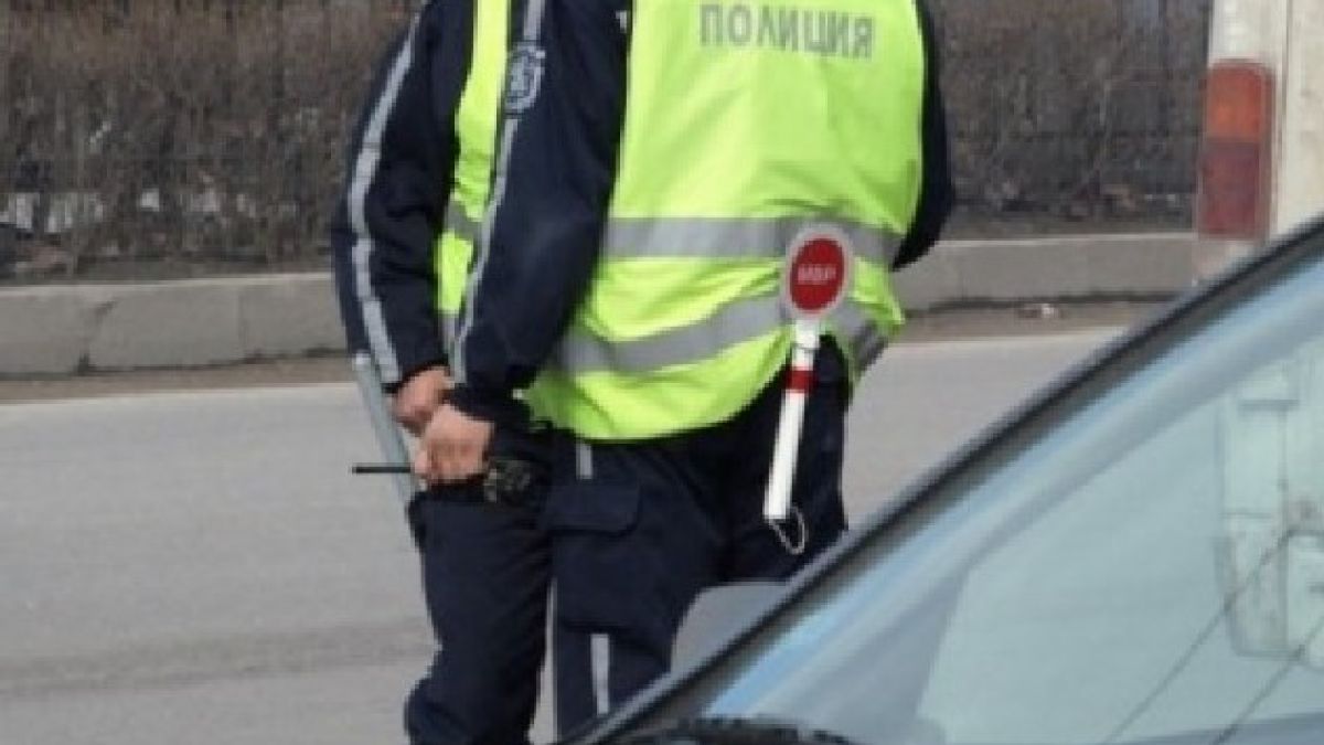 Шумахер от Мездра избяга, след като нацепи три паркирани коли и пешеходец