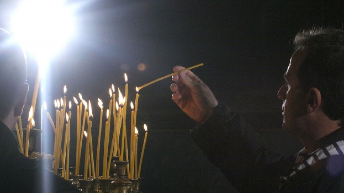 10 митрополити участваха в литургията за патриарх Максим