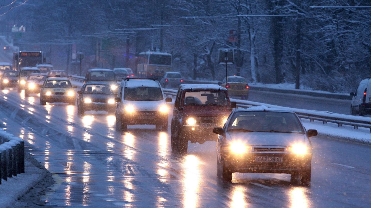 Внимание: Поледици ни сковават утре 