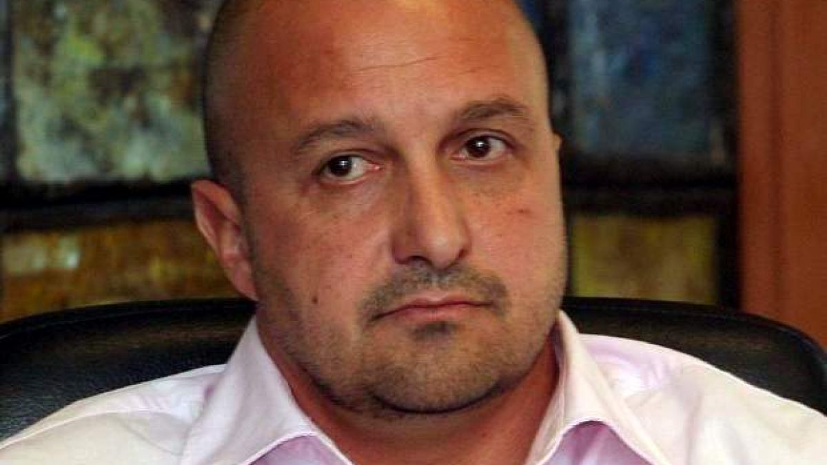 Прокълнатото шампионско кану на убития с един изстрел Петър Божилов