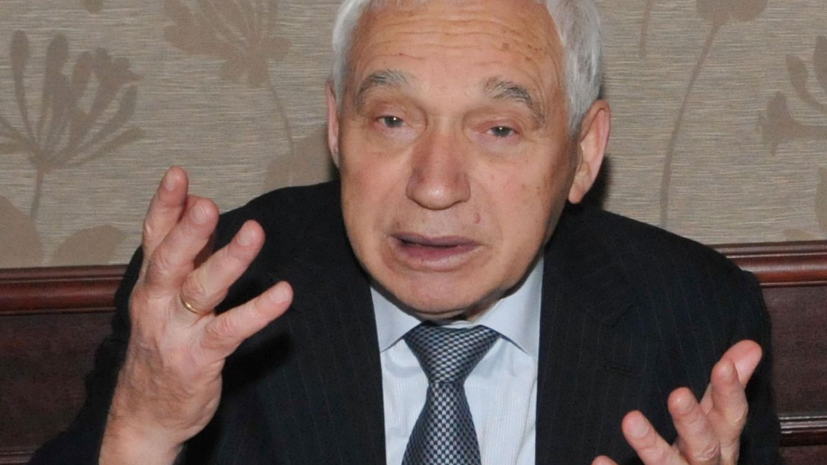 Желю Желев представи обновеното издание на “Фашизмът”