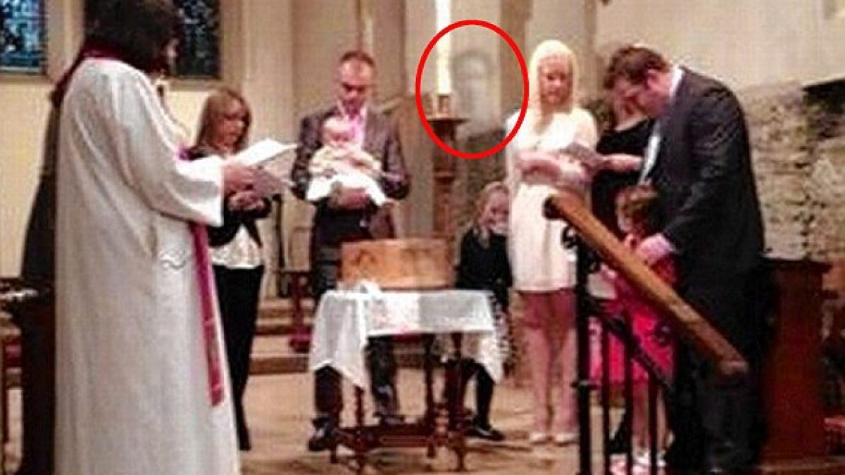 От отвъдното! Духът на починал дядо се яви на кръщенето на внучето си 