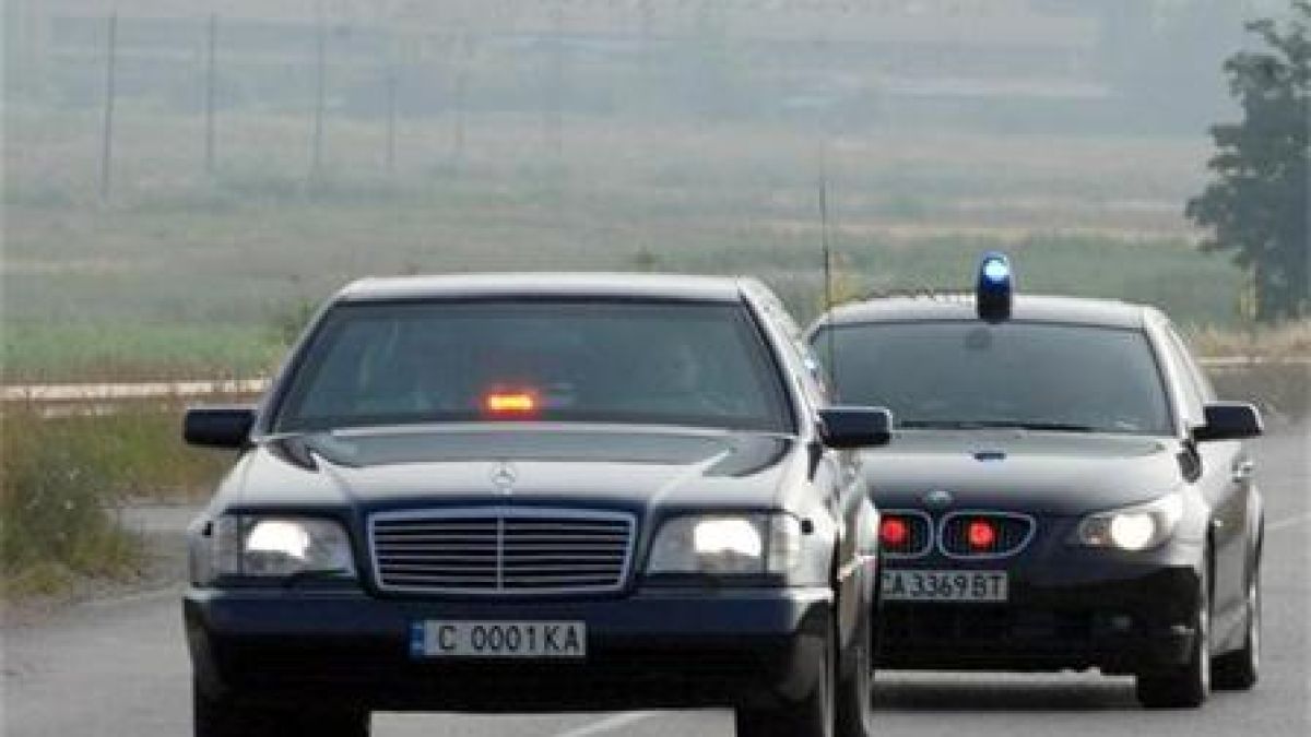 Участниците в катастрофата с президентския кортеж пред "БЛИЦ": Караха агресивно и бързо по средата на пътя