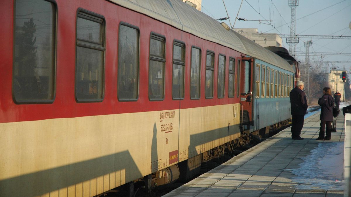 Пускат още 5 влака между София и Перник 