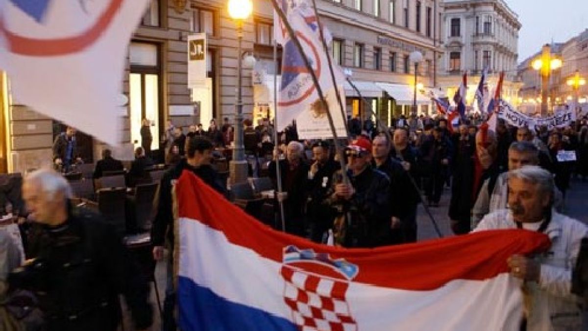20 000 в Хърватия протестираха срещу кирилицата
