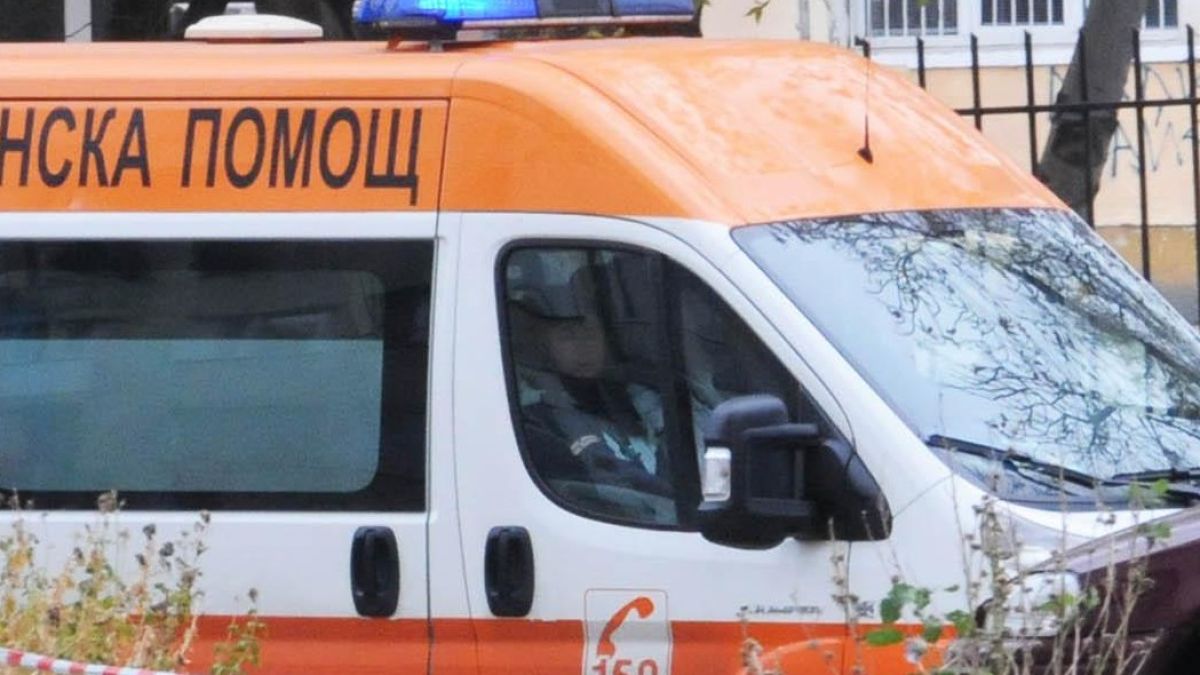 Оперираха учителката, блъсната от ученичка 