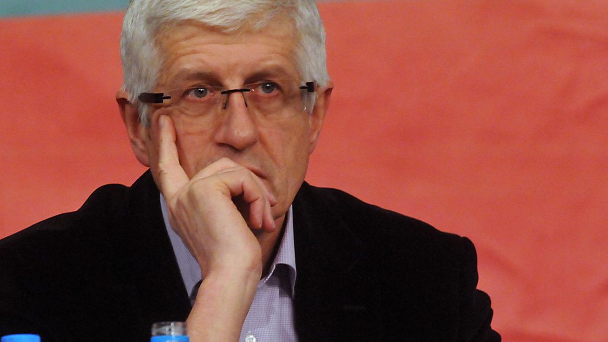 Р. Овч. натискал следователи заради "Фронтиер"