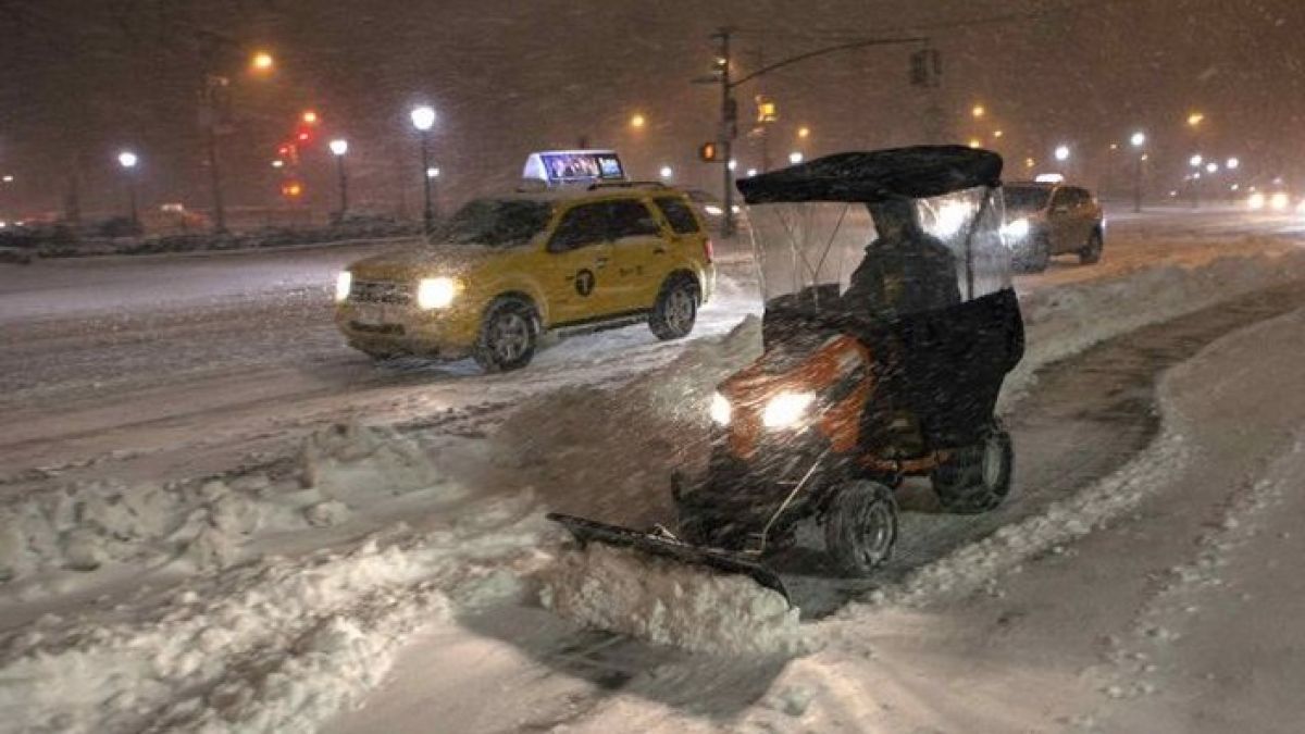 “Немо” остави без ток 700 хиляди домакинства в САЩ 