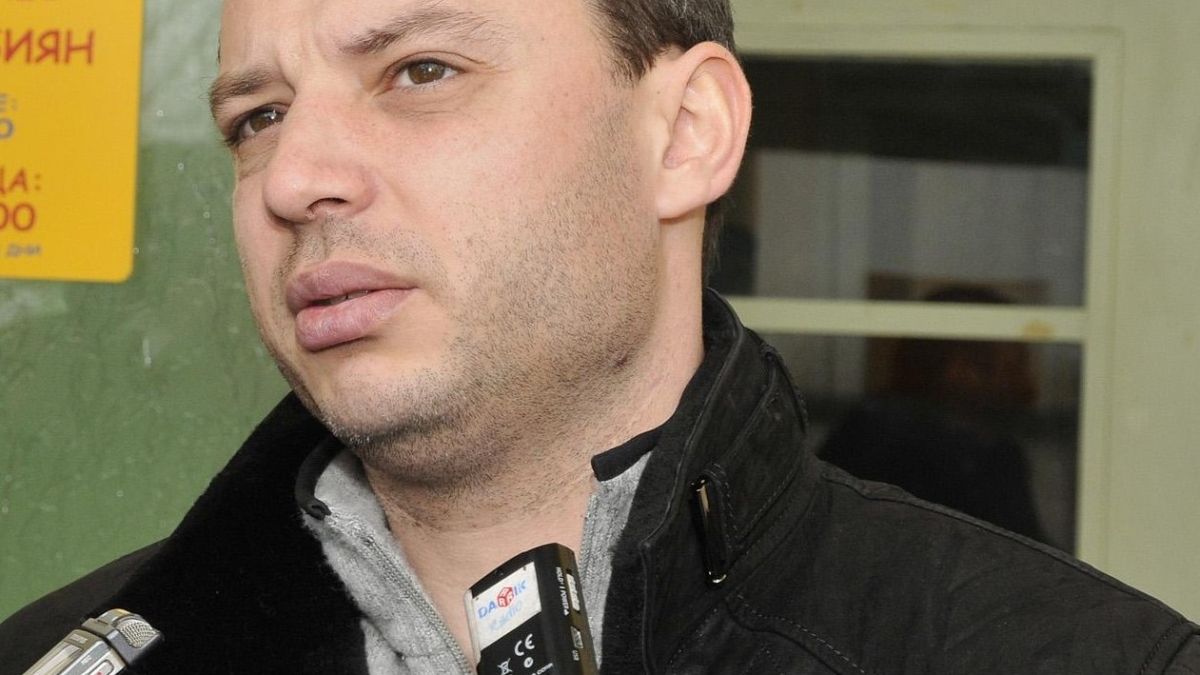 Протестиращи атакуваха със снежни топки министър Добрев