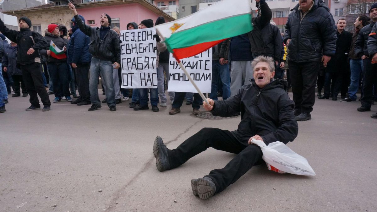 Жандармерия озаптява протеста срещу високите сметки за ток във Варна