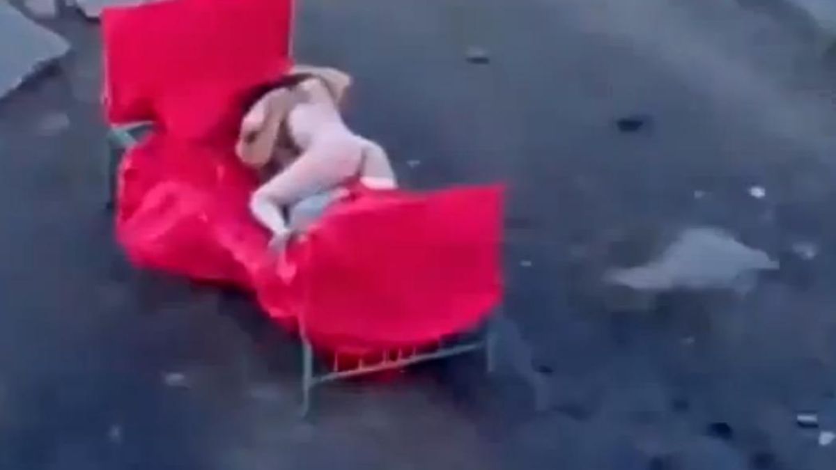 Непукисти правят секс на улицата (ВИДЕО 18+)