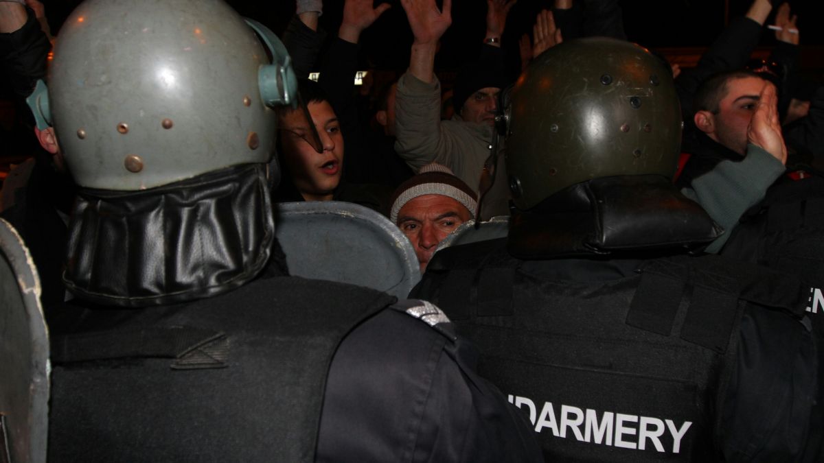 Видях как бият с палки протестиращ 