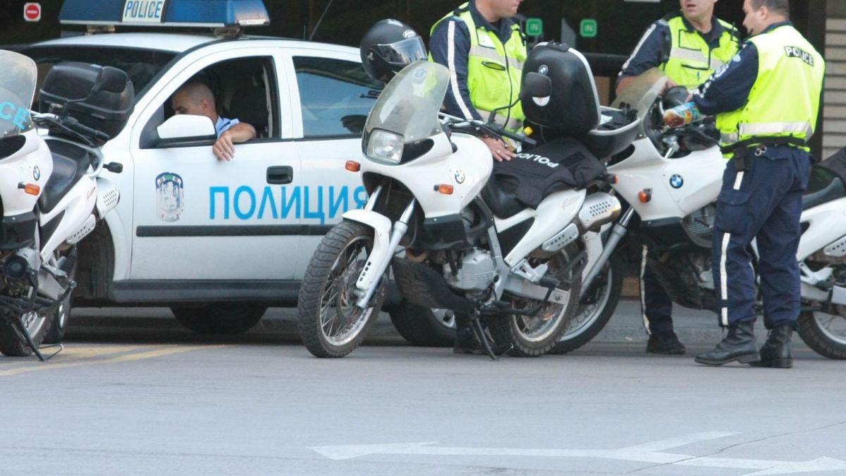 Арестуват двама служители на НАП в Ловеч