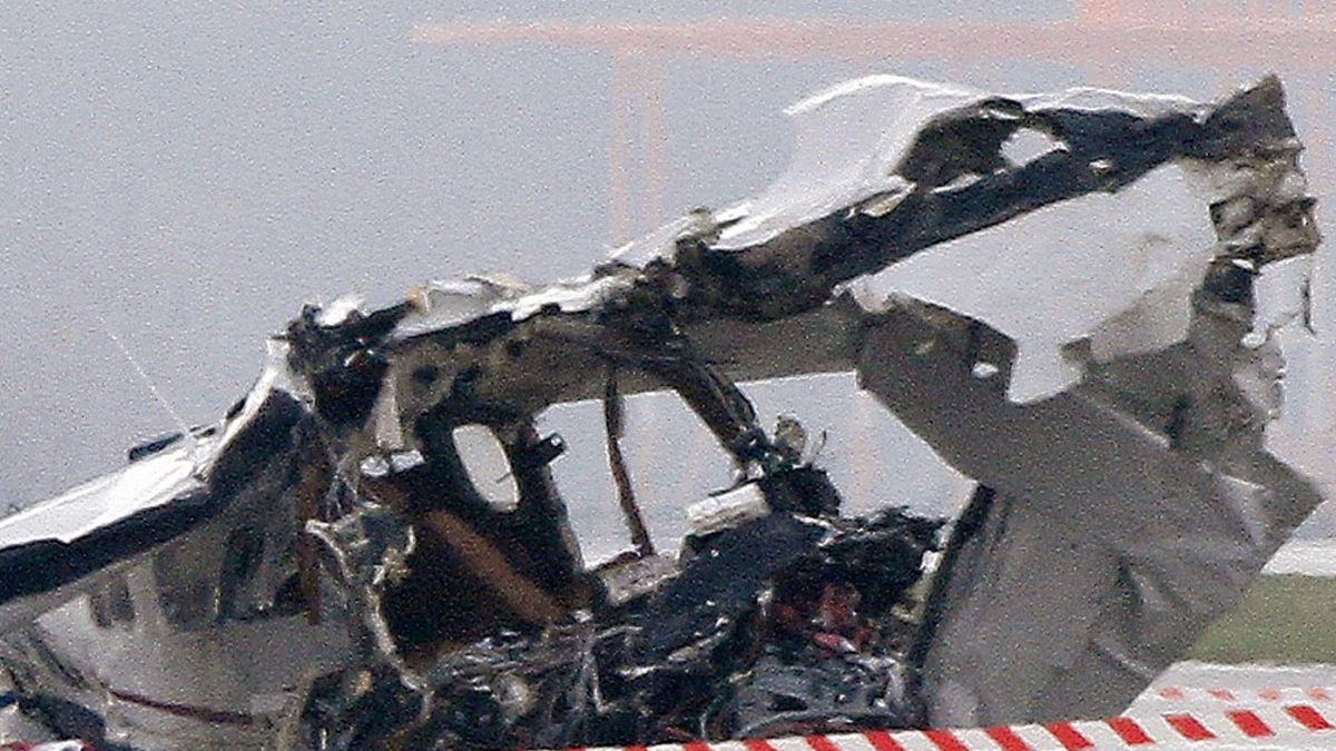 Самолет се преобърна в Украйна, има загинали 