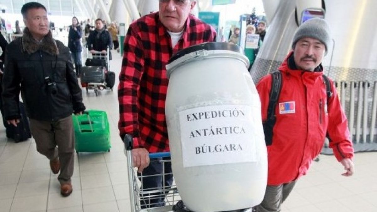 Професор Пимпирев се завърна от Южния полюс