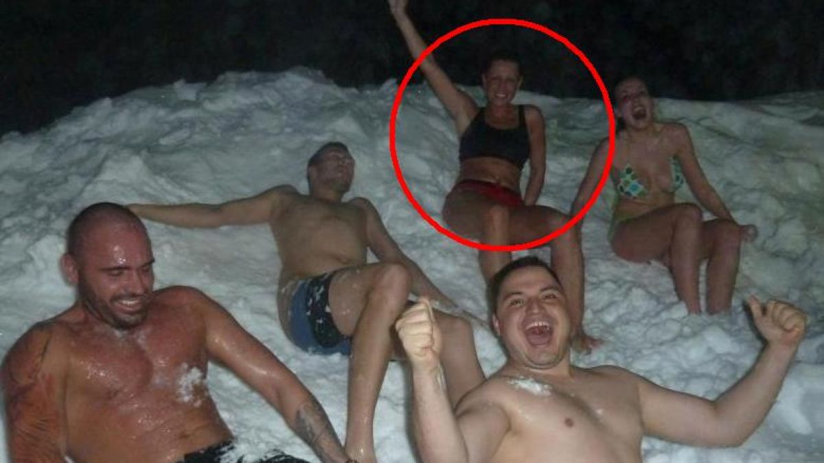 Джина Стоева се заголи в снега