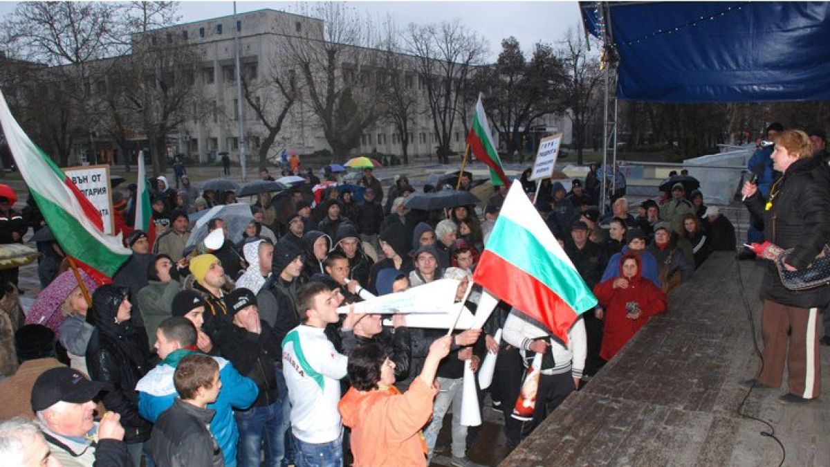 Рехав протест в Хасково заради дъжда